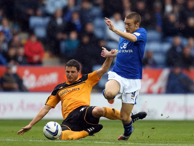 Jamie Vardy gia nhập Leicester năm 2012 nhưng mùa đầu tiên, tiền đạo sinh năm 1987 gặp không ít khó khăn. jamie-vardy-5.jpg