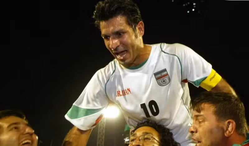 Ali Daei xếp vị trí thứ 3 với 108 bàn thắng quốc tế sau 148 lần ra sân cho tuyển Iran. 3-3894.jpg