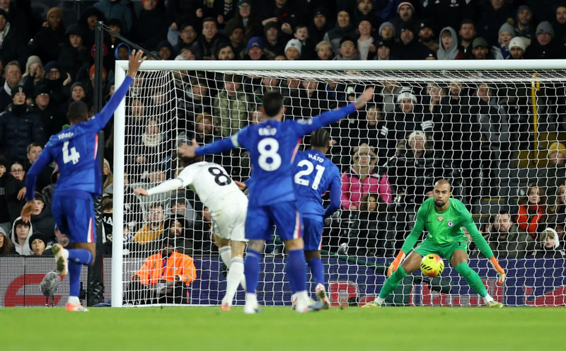 Tới phút 81, Harry Wilson ghi bàn ấn định chiến thắng 2-1 cho đội chủ nhà. chelsea-5.jpg
