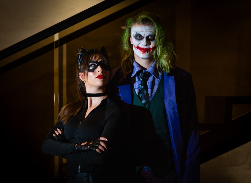 Tiền đạo Na Uy sánh bước trên đường phố Manchester cùng bạn gái Isabel Haugseng Johansen, người hoá thân thành ‘nữ đạo tặc khét tiếng’ Catwoman. 2.jpg