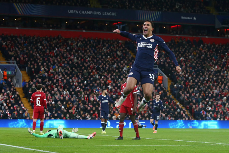 Các bàn thắng tiếp theo của đại diện Hà Lan được ghi do công của Guus Til ở phút 56, Couhaib Driouech (73) và Couhaib Driouech (90+01). liverpool-5.jpg