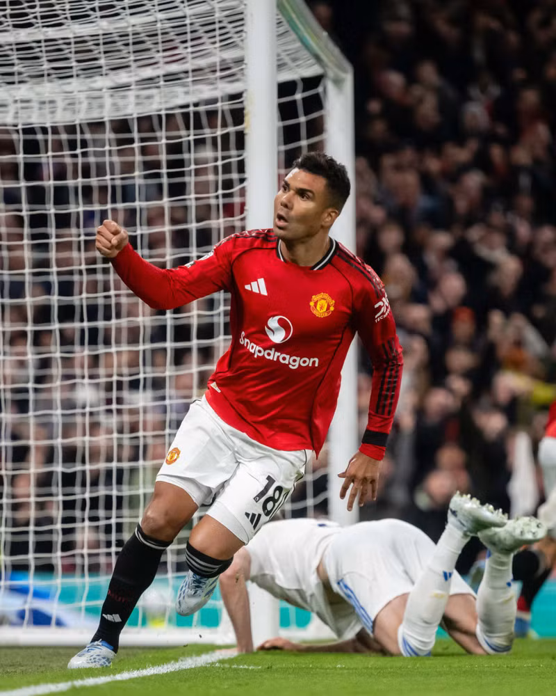 Dù phải thi đấu trong tình cảnh thiếu người nhưng Man Utd lại chơi khởi sắc hơn hẳn. man-utd-7.jpg