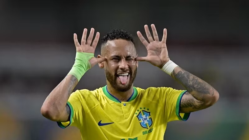 Neymar xếp vị trí thứ 10 với 79 bàn thắng quốc tế sau 128 lần ra sân cho tuyển Brazil 11.jpg