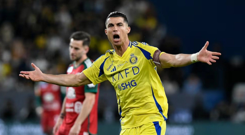 CLB Al-Nassr thông báo: “C.Ronaldo được chẩn đoán chấn thương gân kheo sau trận gặp Al-Fayha. Cậu ấy đã bắt đầu chương trình phục hồi và sẽ được theo dõi, đánh giá từng ngày". ronaldo.jpg
