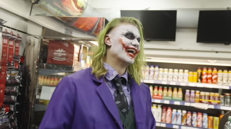 Haaland bước vào một cửa hàng, gây bất ngờ cho người hâm mộ trước khi mua tã cho con trai nhỏ của mình. 6.jpg