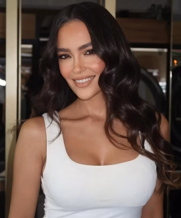 Cô có gần một triệu người hâm mộ trên Instagram a05a968e-1f6f-4873-a395-9c8c3f80-4899-4487.jpg