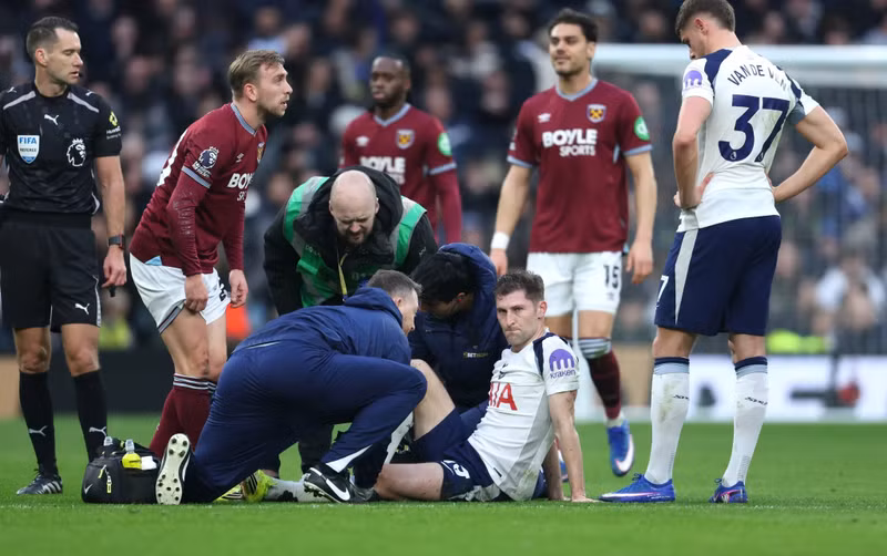 Tottenham đang xếp thứ 14 với chỉ 27 điểm, kém xa con số 50 điểm của đỉnh bảng Arsenal. 6.jpg