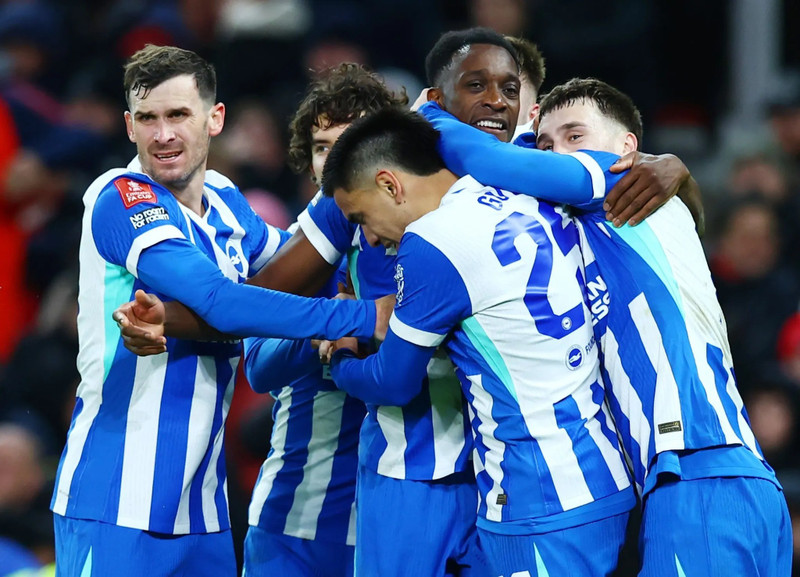 Man Utd cũng lần đầu tiên kể từ năm 1905 phải nhận chuỗi thất bại liên tiếp nhiều nhất trước cùng 1 đối thủ trên sân Old Trafford ở Cup FA. man-utd-11.jpg