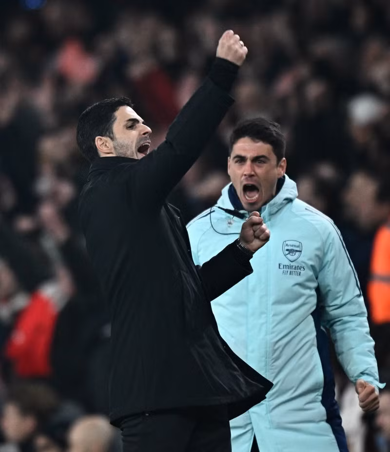 Huấn luyện viên Mikel Arteta của Arsenal ăn mừng chiến thắng. arsenal02.jpg