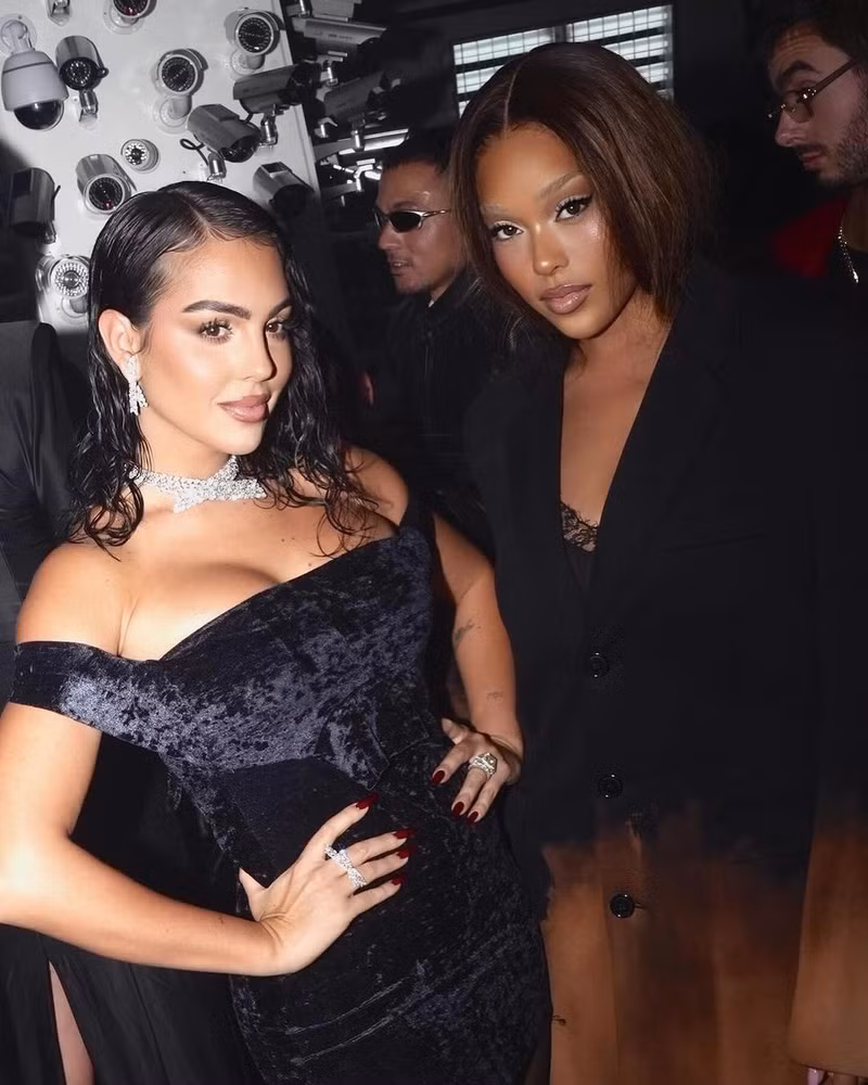 Georgina thu hút rất nhiều sự chú ý tại sự kiện 5.jpg