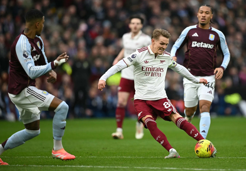 Đây là trận thua thứ 6 của Arsenal trước Aston Villa tại Ngoại hạng Anh dưới thời HLV Mikel Arteta. Nhà cầm quân người Tây Ban Nha chỉ thua Man City nhiều hơn thế với 7 trận. 9.jpg