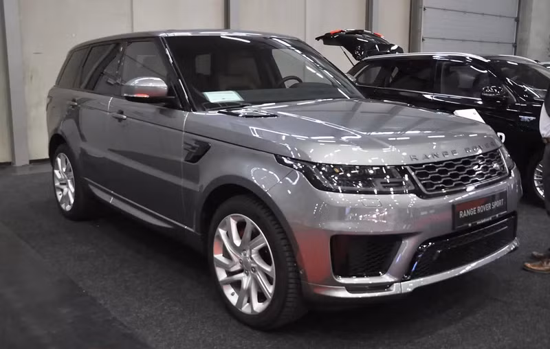Haaland cũng có trong bộ sưu tập xe của mình chiếc Range Rover Sport có giá 120.000 bảng Anh. 7.jpg
