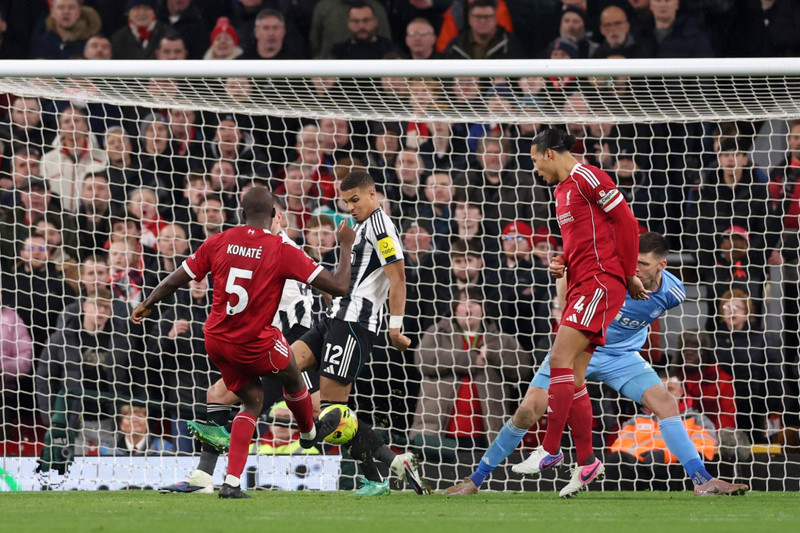 Bàn thắng được Ibrahim Konate ghi ở những phút bù giờ, ấn định chiến thắng đậm cho Liverpool. 4-1568.jpg