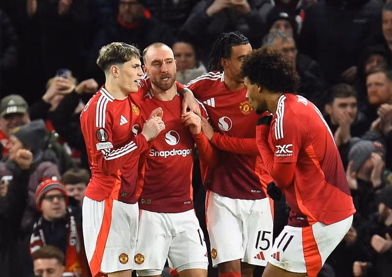 Họ đang tạm xếp thứ ba vòng bảng, do đó chỉ cần hoà FCSB (Romania) ở lượt cuối để vào thẳng vòng 1/8 mà không cần đá hai trận play-off. man-utd-09.jpg