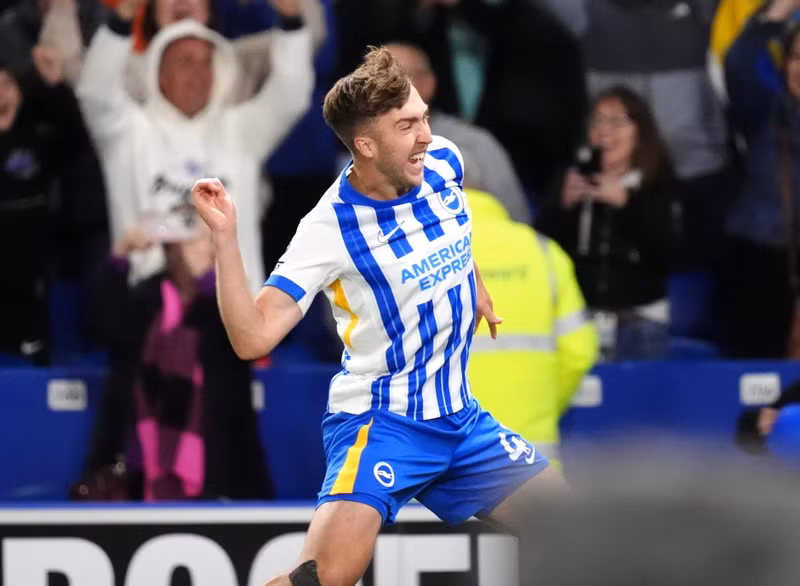 Cũng vào sân từ băng dự bị và Jack Hinshelwood đã toả sáng với bàn ấn định chiến thắng ngược dòng 3-2 cho Brighton ở phút 85. liverpool-8.jpg