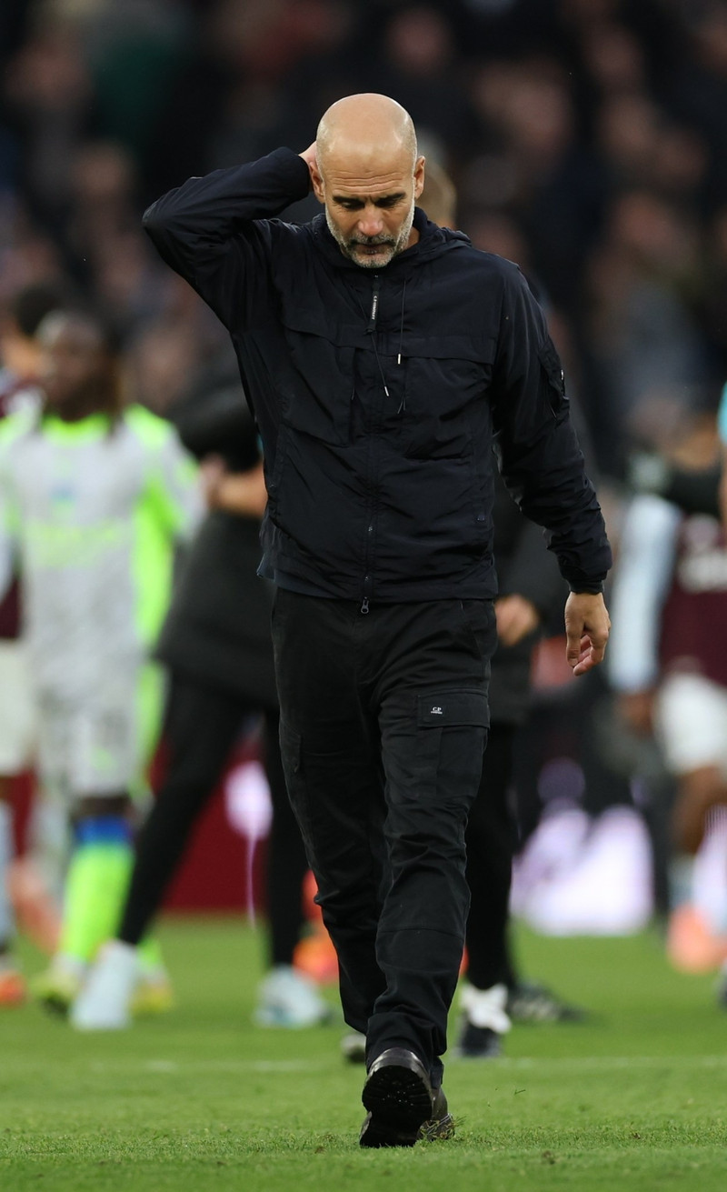 Kết quả trên khiến đoàn quân của Pep Guardiola văng khỏi top 4 khi mới có 16 điểm, kém đỉnh bảng Arsenal tới 6 điểm sau 9 trận. man-city-7.jpg