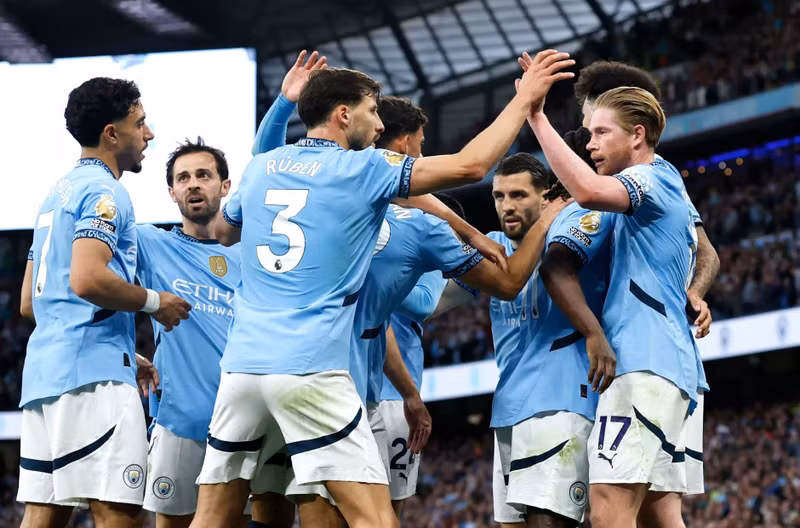 Đây là pha lập công thứ 250 của Kevin De Bruyne dưới thời Pep Guardiola - qua đó viết tên vào ‘sách vàng’ cùng với Lionel Messi khi còn thi đấu cho Barcelona dưới sự dẫn dắt của nhà cầm quân người Tây Ban Nha. man-city-4.jpg