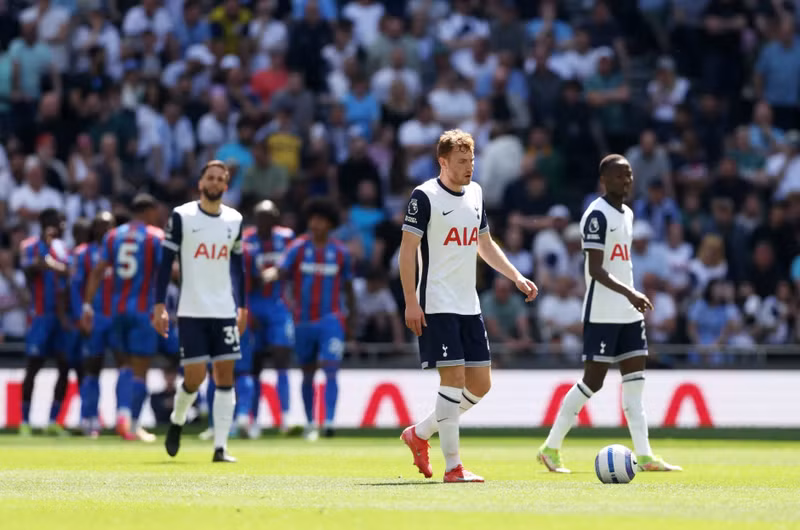 Tottenham hiện đã thua 20 trận ở Premier League mùa này – dấu mốc tệ chưa từng có trong lịch sử chính họ. tottenham-5.jpg