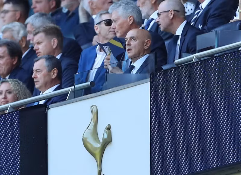 “Chủ tịch Daniel Levy hẳn đang cân nhắc về tương lai của HLV Postecoglou tại Tottenham”- tờ SunSport bình luận. tottenham-6.jpg