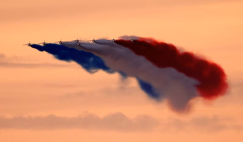 Đội bay biểu diễn Patrouille de France trong lễ khai mạc Thế vận hội người khuyết tật Paralympic Paris 2024. 7.jpg
