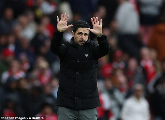 Thầy trò Mikel Arteta đã có 22 điểm, bỏ xa đội đứng thứ hai là Bournemouth tới 4 điểm. arsenal-4.jpg