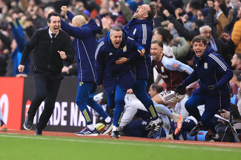 Trở thành đội đầu tiên hạ gục Arsenal kể từ tháng 8, giúp Aston Villa leo lên vị trí thứ ba với 31 điểm, kém 3 điểm so với chính đối thủ. 11.jpg