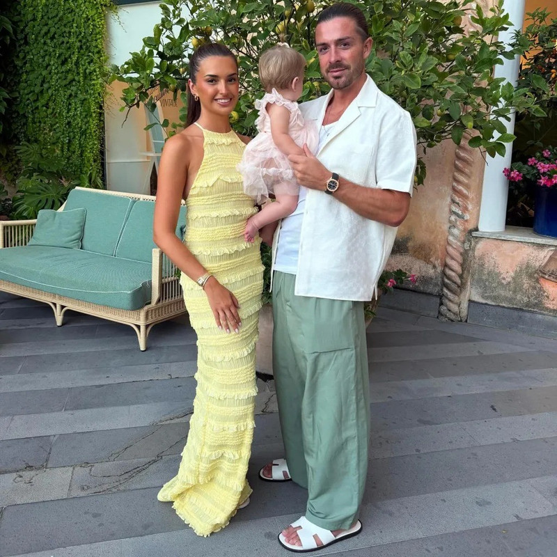 Cô và Jack Grealish có con gái chung tên Mila Rose, hiện khoảng 14 tháng tuổi. 10-5294.jpg