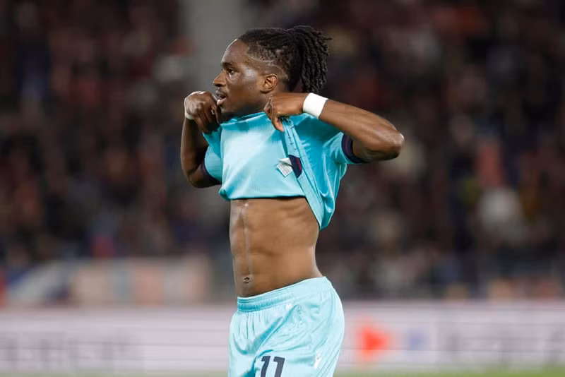 Đội chủ nhà chỉ kịp nhen nhóm hy vọng nhờ pha lập công của Jonathan Rowe ở phút 90. 5.png