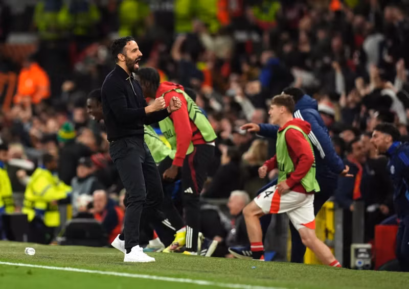 Những tưởng chỉ có phép màu mới có thể cứu được thầy trò Ruben Amorim. Thế nhưng, trong vòng 7 phút họ ghi liền 3 quả để thắng ngược 5-4 trước Lyon. man-utd-12.jpg