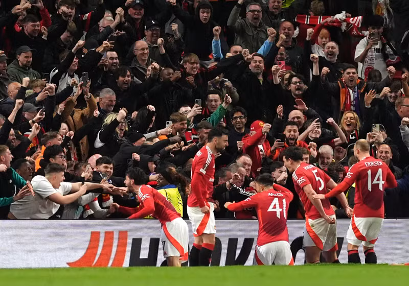 Ngoài Tottenham thì đại diện Anh khách là Man Utd cũng vào bán kết sau khi thắng Lyon với tổng tỷ số 7-6. man-utd-01.jpg