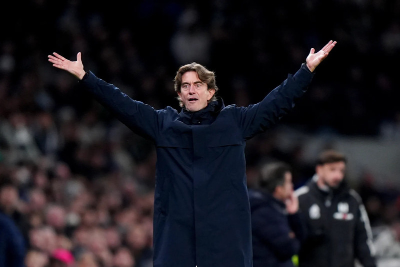 Tiếng lo ó xuất hiện liên tục trong trận đấu, đã có yêu cầu sa thải ông Thomas Frank, người mới chỉ dẫn đội khoảng 6 tháng. tottenham-8.jpg