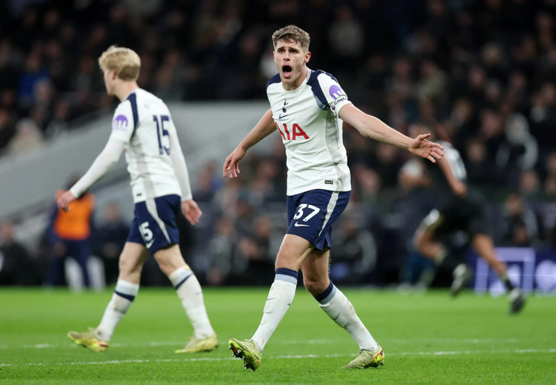 Thất bại liên tiếp khiến áp lực đang đè nặng lên HLV Thomas Frank. tottenham-7.jpg