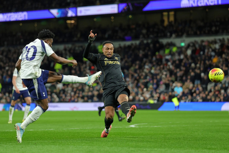 Họ hiện đã thua ba trận liên tiếp, để thủng lưới 11 bàn chỉ trong khoảng hơn 1 tuần, bao gồm thua Arsenal 1-4, PSG 3-5 và Fulham 1-2. tottenham-6.jpg