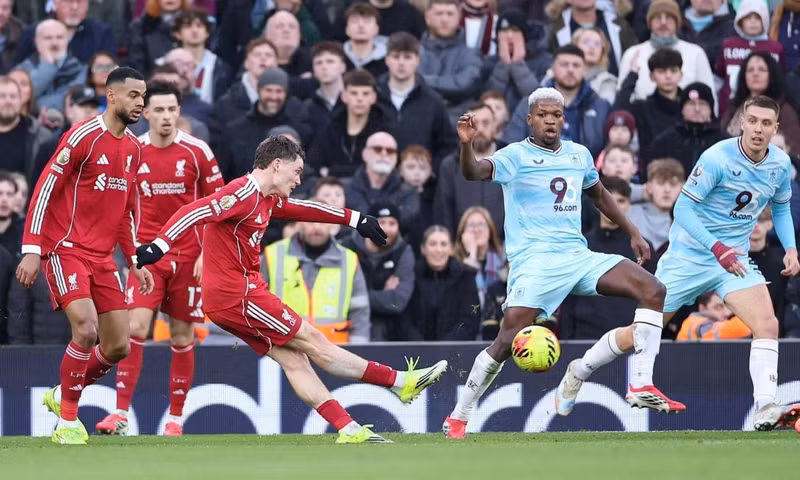Liverpool cũng gây thất vọng khi để đội áp chót Burnley cầm hòa 1-1 ở vòng 22 Ngoại hạng Anh. 9.jpg
