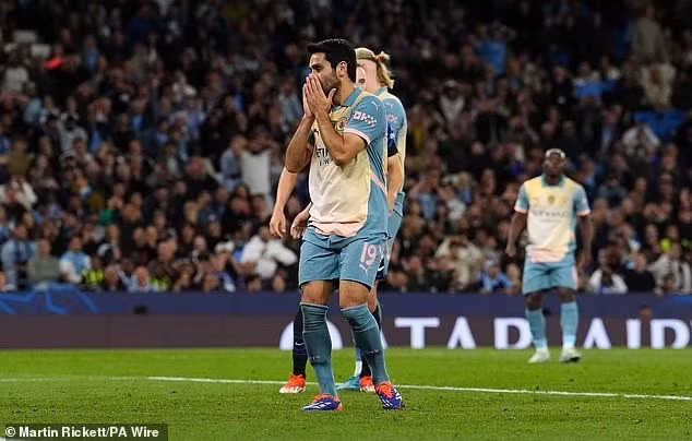 Góp công lớn khi Inter Milan kiếm được 1 điểm trên sân nhà Man City giúp Nicolo Barella được bình chọn Cầu thủ xuất sắc nhất trận. 9.jpg