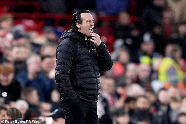 Còn thầy Unai Emery đã ‘trở lại mặt đất’ sau 4 chiến thắng liên tiếp trước đó. liverpool-6.jpg