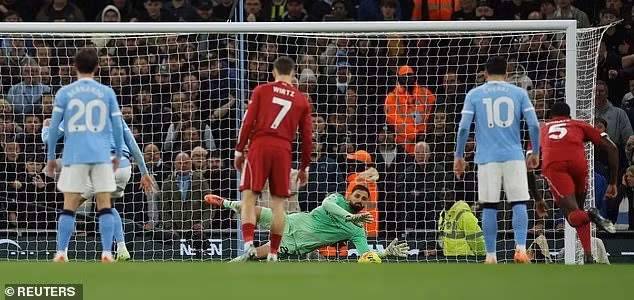 Đây là quả trượt phạt đền thứ ba trong năm lần gần nhất của tiền đạo Na Uy. man-city-05.jpg