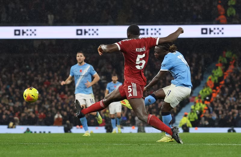 Cầu thủ được vinh danh hay nhất trận Jeremy Doku ghi bàn thứ ba sau cú sút sấm sét từ ngoài vòng cấm ở phút 63. man-city-08.jpg