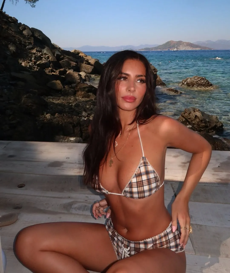 georgia-heath-instagram-989731387.png