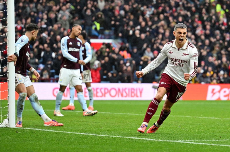 Pháo thủ London hiện chỉ còn hơn đội bám đuổi Man City vỏn vẹn 2 điểm. 12.jpg