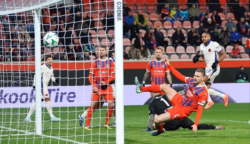 Sau hiệp đầu không có bàn thắng, Christopher Nkunku mở tỷ số cho Chelsea ở phút 51. 1-6137.jpg