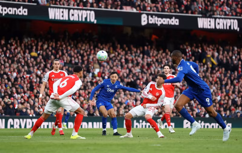Pháo thủ London bị đội khách Everton cầm chân cho tới tận phút 88 của trận đấu. arsenal-2.jpg