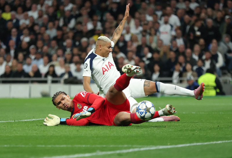 tottenham-4.jpg