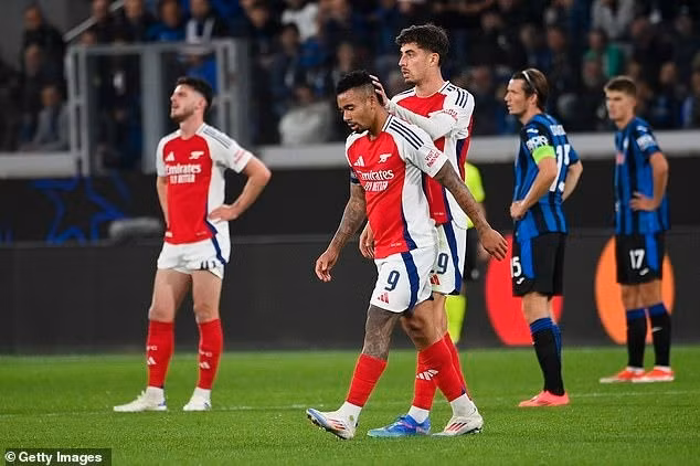 Pháo thủ đã có màn trình diễn kém cỏi trong trận mở màn Champions League tại Bergamo hôm 20/9. 1.jpg