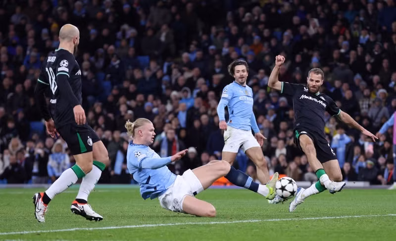 Erling Haaland hoàn tất cú đúp giúp Man City dẫn trước 3-0 ở phút 53. 4-3999.jpg
