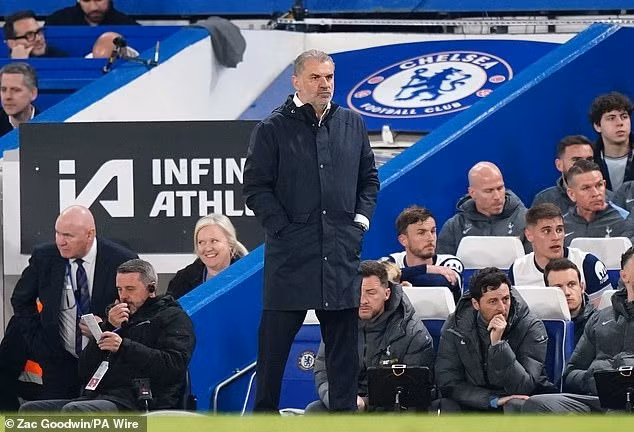 Ange Postecoglou trở thành HLV đầu tiên của Tottenham thua 4 trận derby trên sân Stamford Bridge. chelsea-15.png