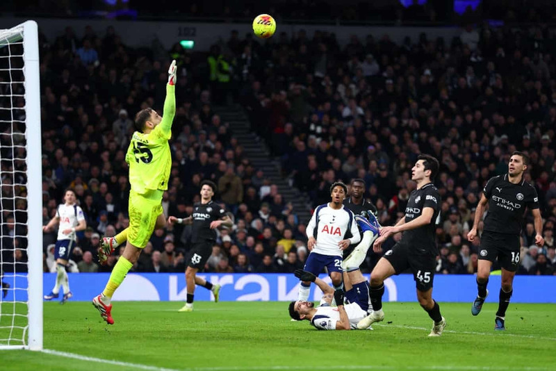 Man City bất ngờ sa sút ở hiệp hai và để Tottenham níu lại một điểm tại London nhờ cú đúp của Dominic Solanke. 6.jpg