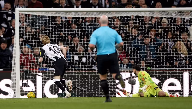 Anthony Gordon đã nhân đôi cách biệt cho Toon ở phút 52 của hiệp 2. newc-07.jpg