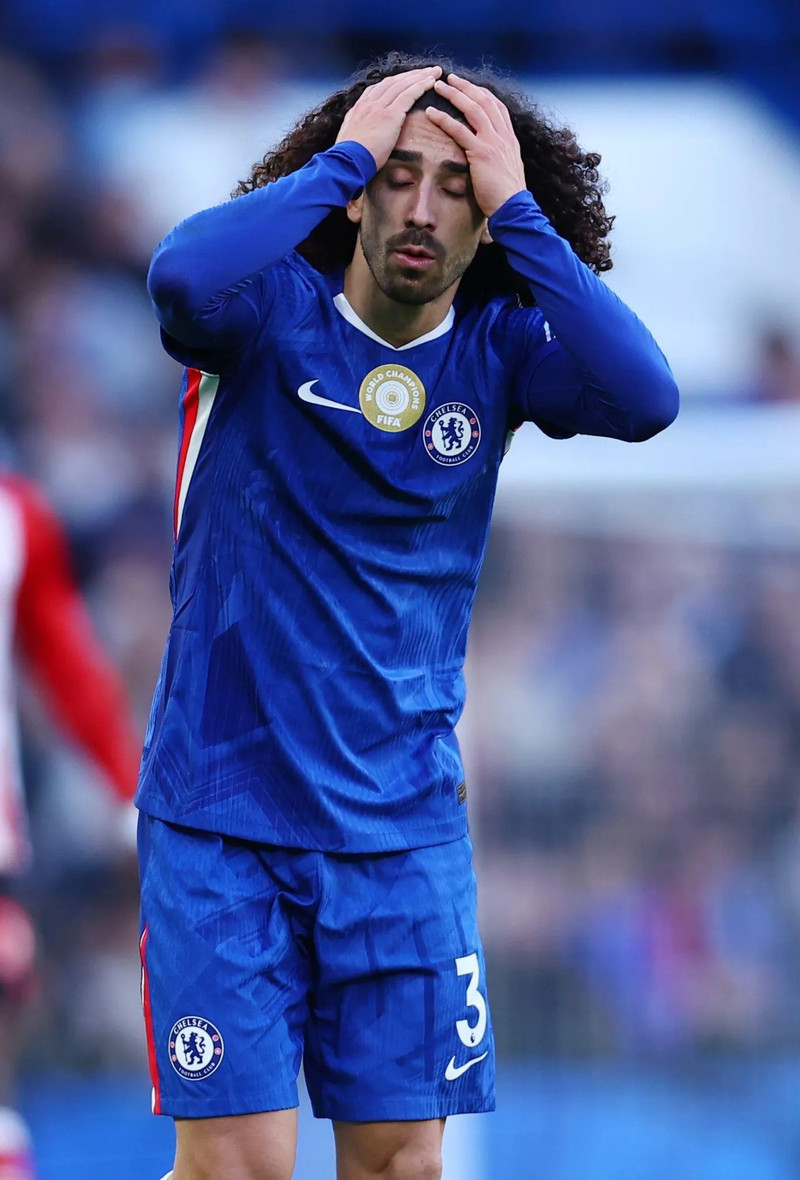 Marc Cucurella sốc khi đội nhà Chelsea thua trận. chelsea-6.jpg