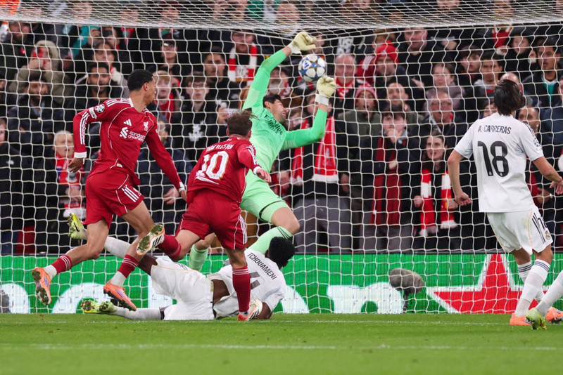 Thủ thành Thibaut Courtois đã có nhiều lần cứu thua đẹp mắt cho Real Madrid. liverpool-4.jpg